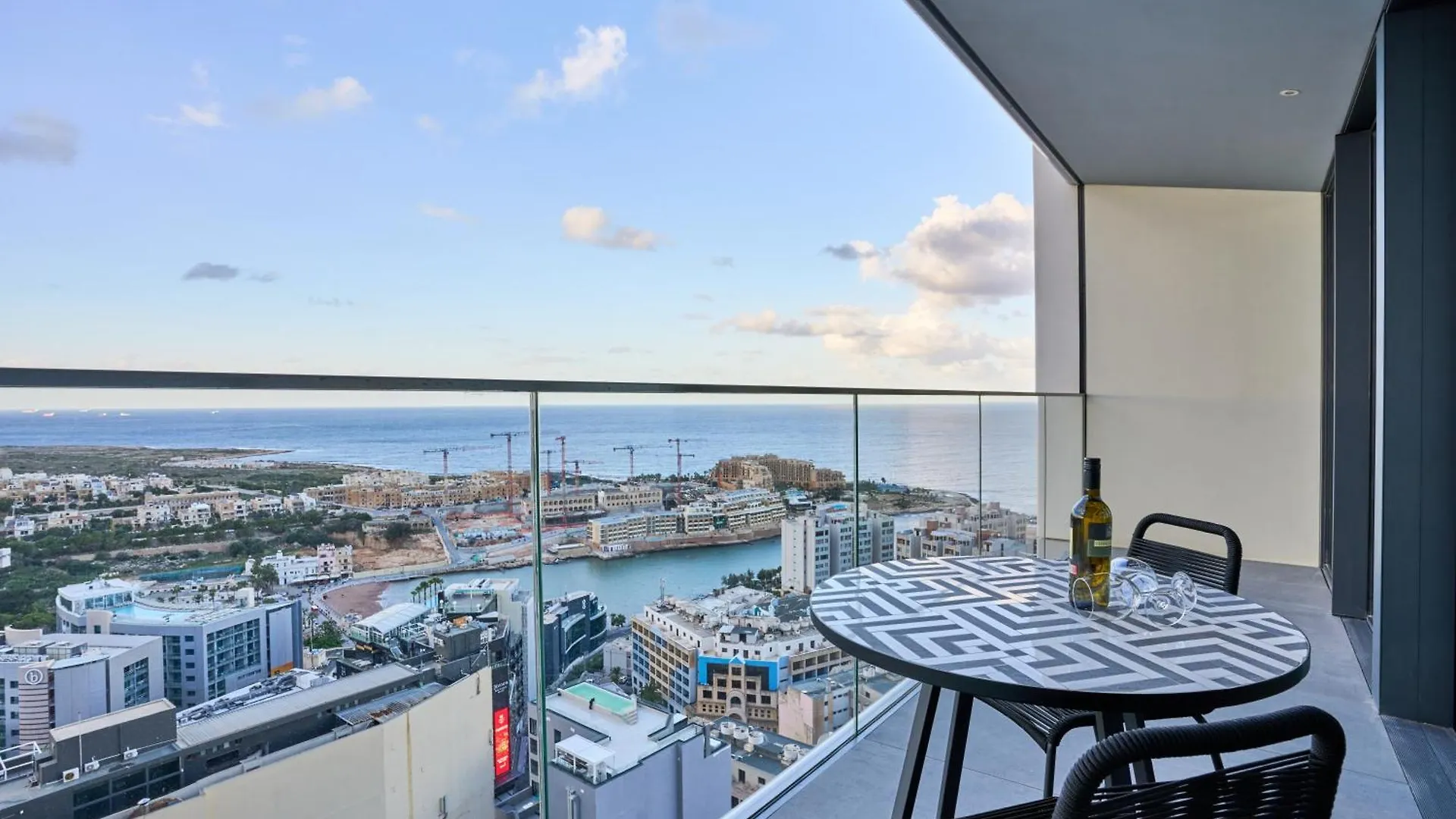 Sleek One-Bedroom Apartment With A Panoramic View Saint Julian's 0*,
