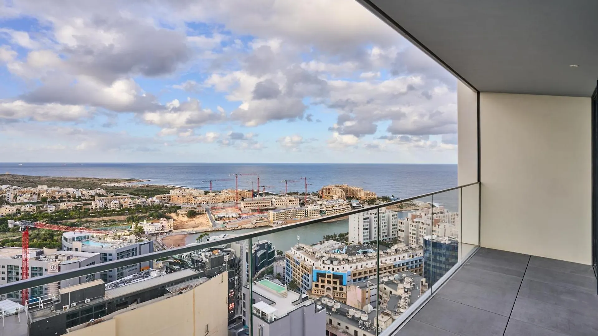 Sleek One-Bedroom Apartment With A Panoramic View Saint Julian's